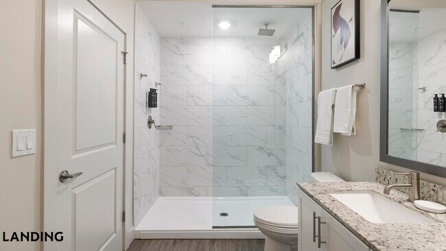 Foto del edificio - 5885 Lakehurst Dr