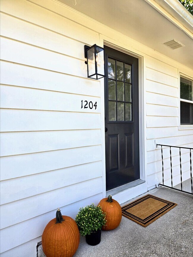 Foto del edificio - 1204 Applecroft Ave