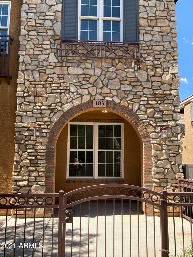 Building Photo - 4749 E Thunderheart Trail