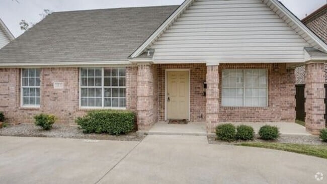 Building Photo - 3229 S University Dr