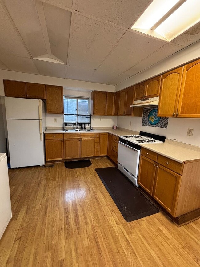 Building Photo - 2 Bedroom Home in Carnegie!