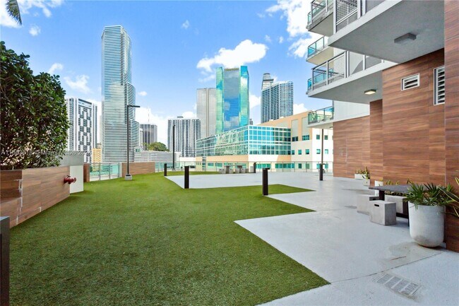 Building Photo - 350 S Miami Ave