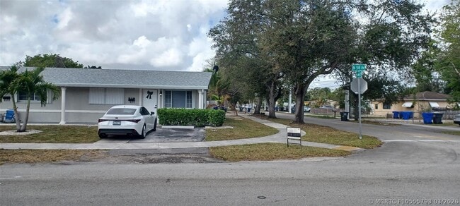 Building Photo - 630 N 58th Ave