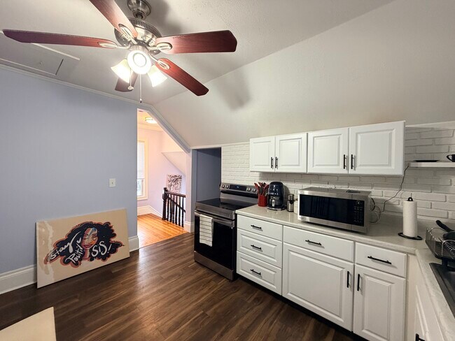 Foto del edificio - 341 Linwood Ave