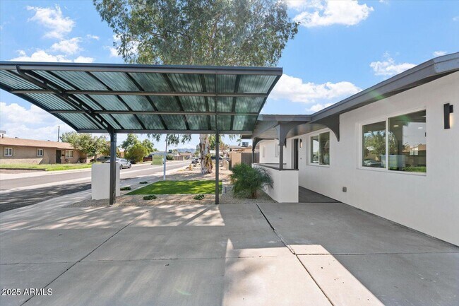 Foto del edificio - 14820 N 35th St