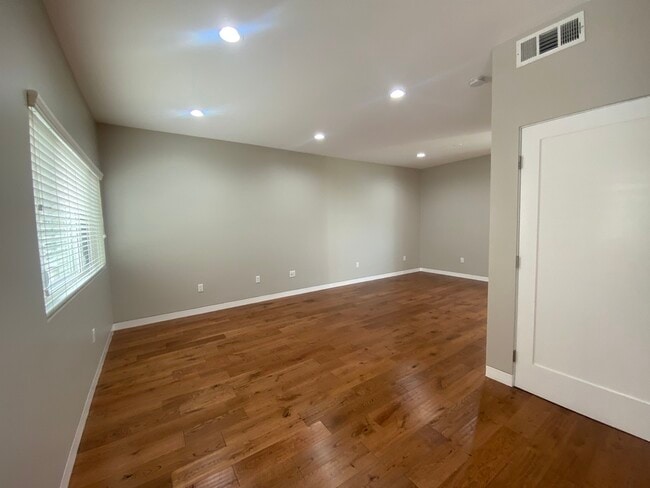 Building Photo - 2149 Carlmont Dr