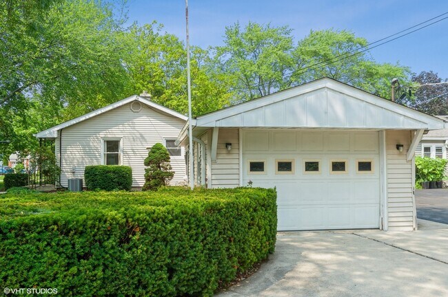 Foto del edificio - 651 Hermitage Dr