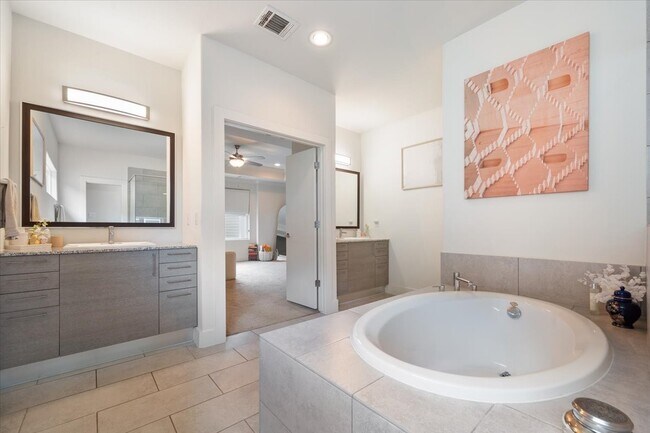 Foto del edificio - 1333 W 22nd St