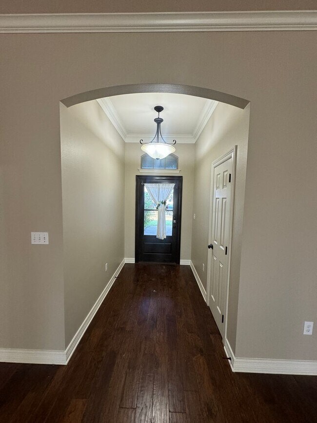 Foto del edificio - 4 BEDROOM IN LEGACY SUBDIVISION