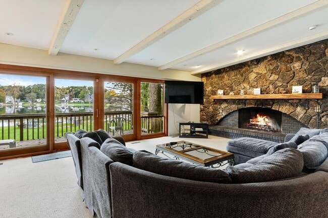 Building Photo - Powers Lake Waterfront Home with Private P...