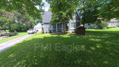Building Photo - 504 Willow Ln