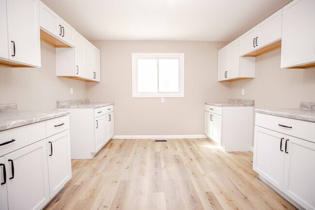 Building Photo - Beautifully remodeled three bedroom home a...