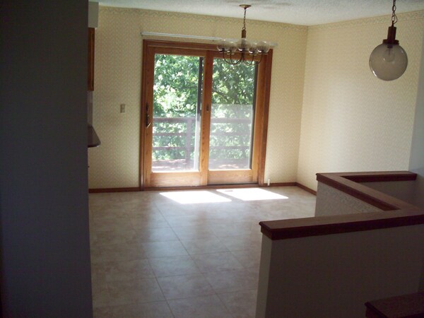 Foto del edificio - West Manhattan 2 Bedroom, 2 Bath Duplex with over 1,300 Square Feet!