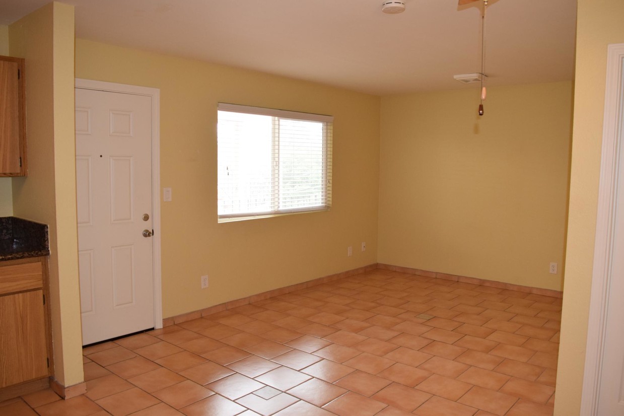 Foto principal - 3075 B St