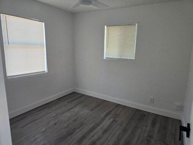 Building Photo - Updated 3 bedroom, 2 bath home
