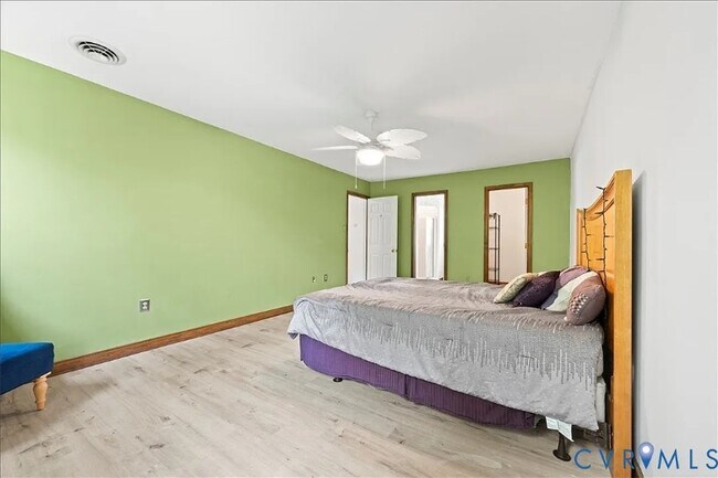 Foto del edificio - 7141 Barkbridge Rd