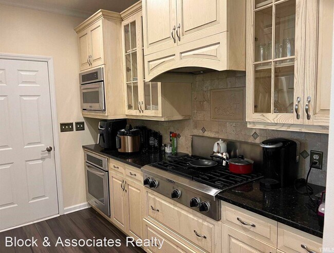 Building Photo - 3 br, 2.5 bath House - 2129 Thornblade Drive