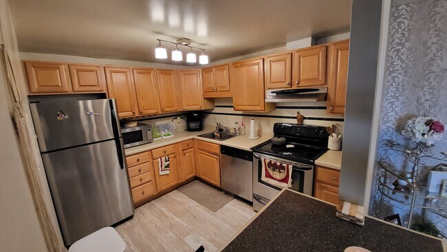 Kitchen - 6300 Stevenson Ave