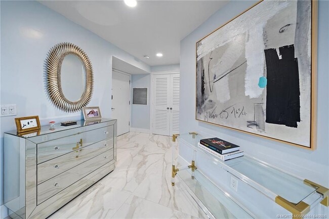 Building Photo - 669 NE Plantation Rd