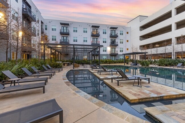 Building Photo - Bell CityLine I