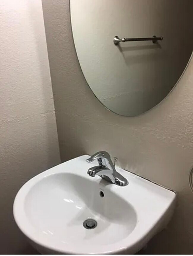 Foto del edificio - 3221 Green Ice Ave