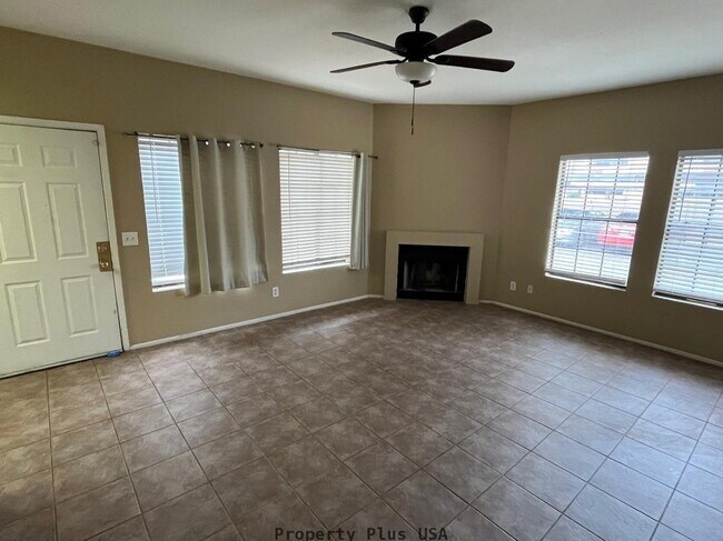 Building Photo - "Chic 2-Bedroom Retreat with 2.5 Baths in Prime Tempe Location – 1,072 Sq Ft of Modern Living!"
