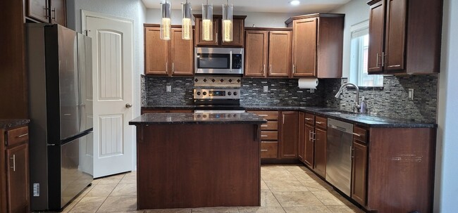 Building Photo - Copper Canyon - 3 bedroom