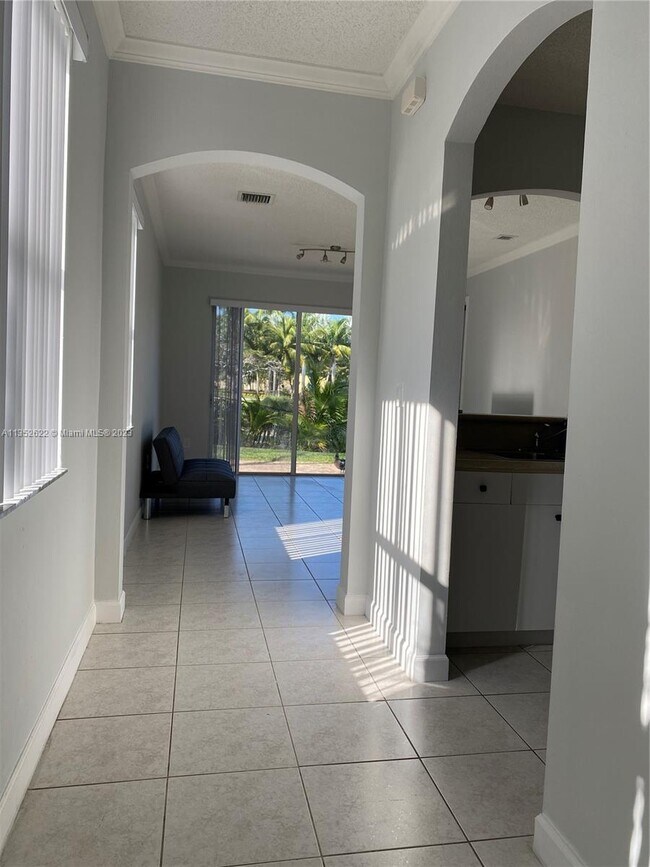 Foto del edificio - 2321 NE 42nd Cir