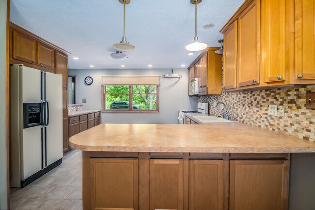 Building Photo - 2969 S Southbrook Dr
