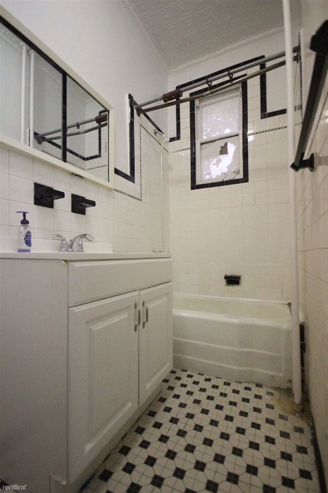 Building Photo - 397 Stanhope St