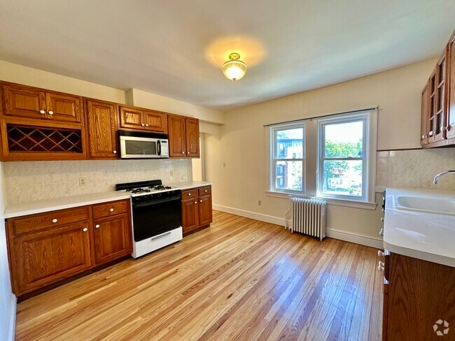Building Photo - 12 Pinehurst St