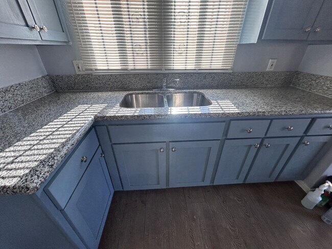 Foto del edificio - 1434 W 145th St