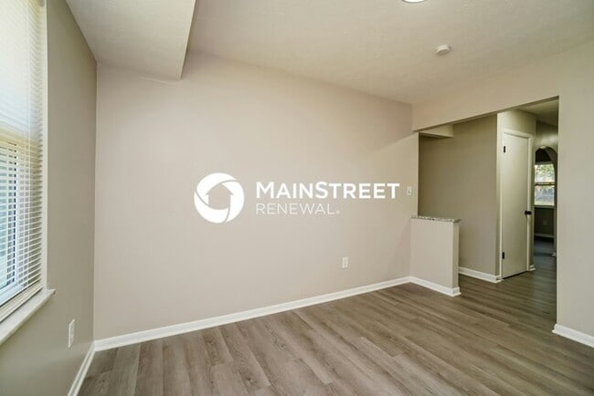Building Photo - 3 Bedroom Pet-Friendly Home in Columbus, OH with Main Street Renewal