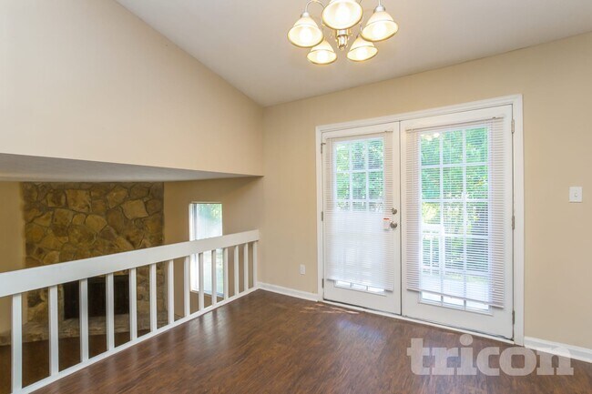 Foto del edificio - 3893 Wood Path Ln