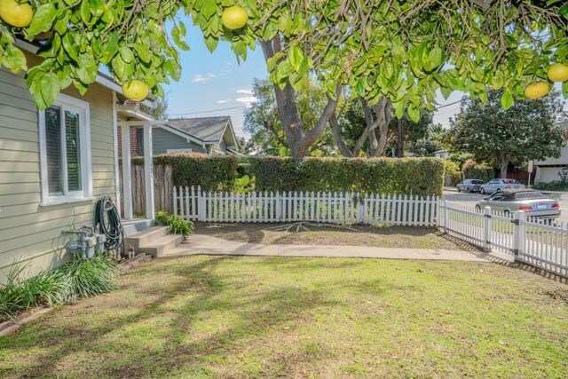 Foto del edificio - 1922 Castillo St