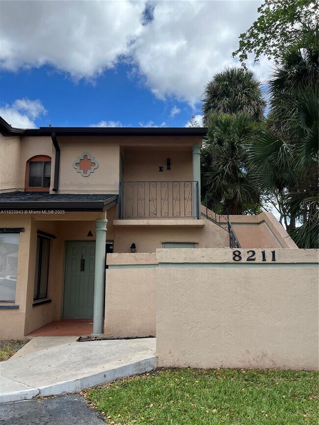 Foto del edificio - 8211 NW 191st St