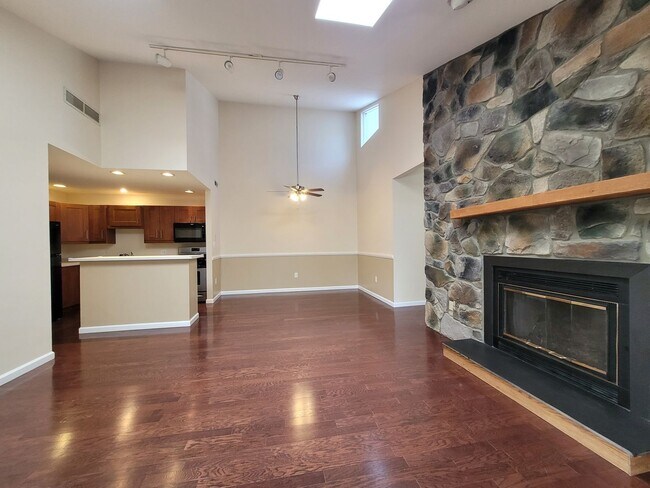 Foto del edificio - 2 Bedroom Condo - Robinson area