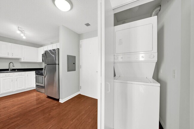 Building Photo - 545 N Dearborn St