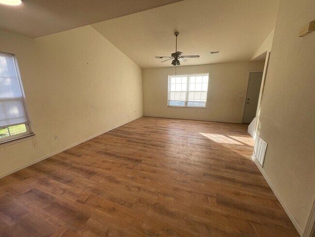 Foto del edificio - 1330 N Frideriki Dr