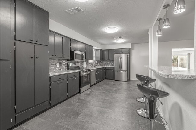 Building Photo - 1805 Ave Q