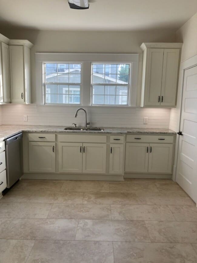 Building Photo - Maryville 37804 - COMING SOON! 1 bath stud...