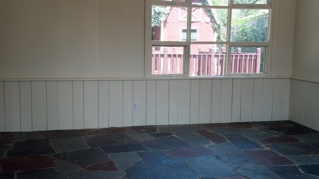 Foto del edificio - 16 Sadowski St