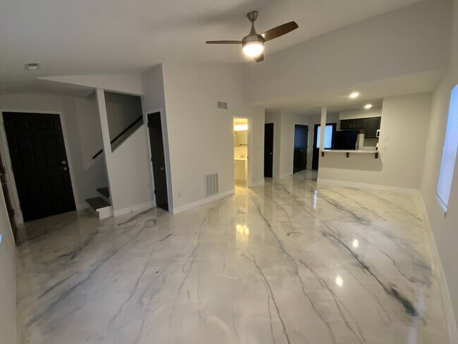 Foto del edificio - 3570-3572 Prescott Dr