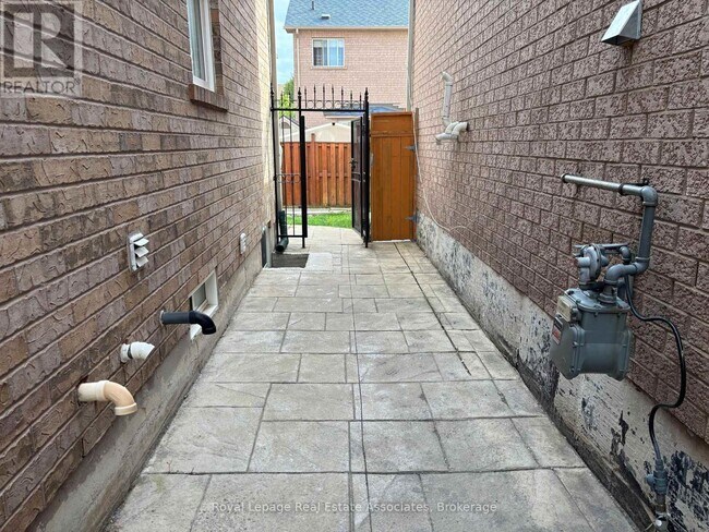 Photo du bâtiment - 114 Sail Crescent