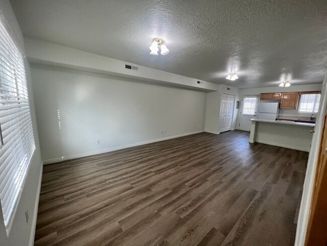 Building Photo - Lexington Hills Townhome