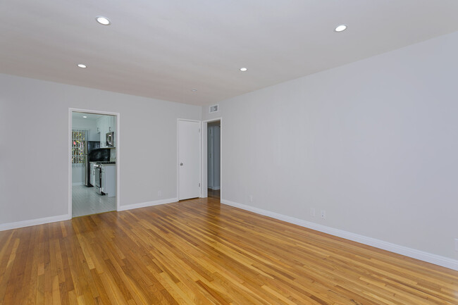 Building Photo - elm383