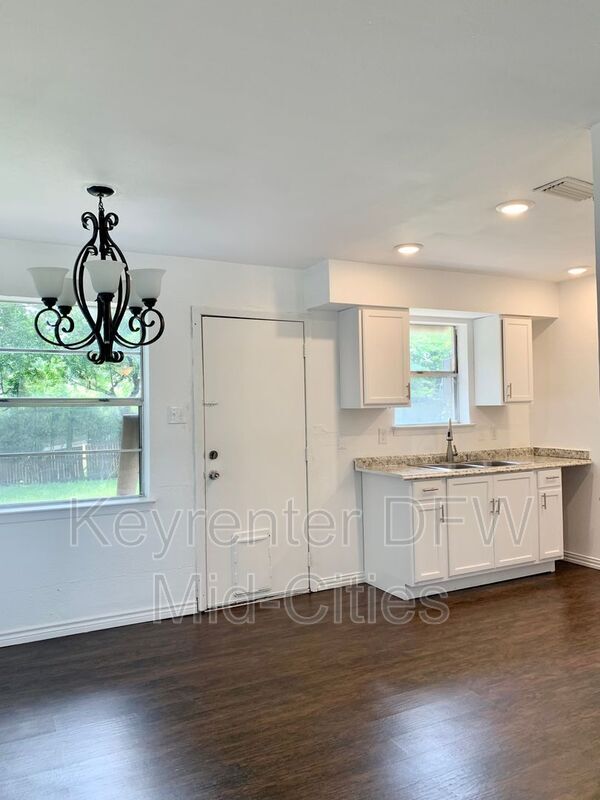 Foto del edificio - 1206 Curtis Dr