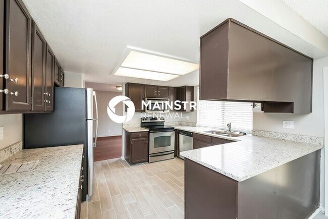 Building Photo - 4 Bedroom Pet-Friendly Home in Aurora, CO with Main Street Renewal