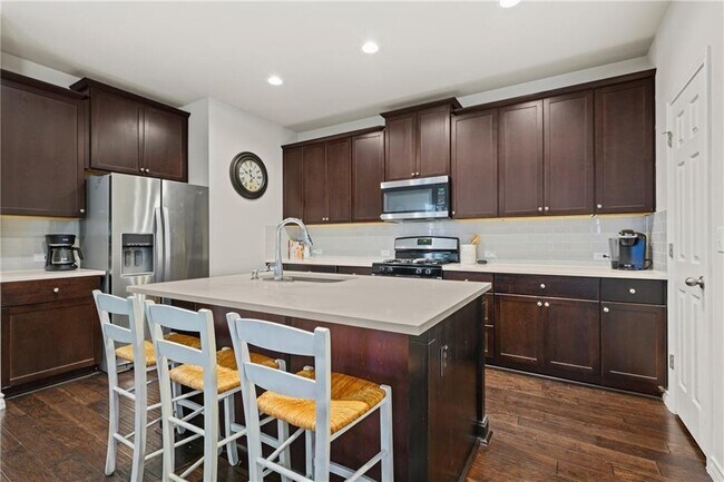 Foto del edificio - 5308 Golden Canary Ln