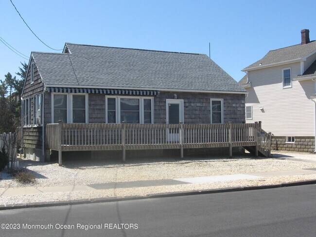 Building Photo - 35 4th Ave